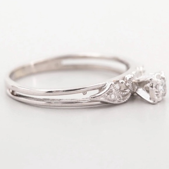 14k white Gold Diamond Ring - Picture 3 of 7